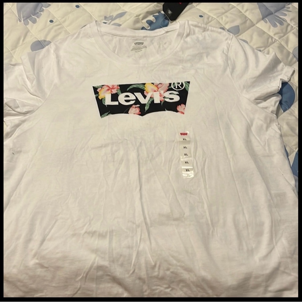 Levi's White Short Sleeve Tee with Iconic Logo